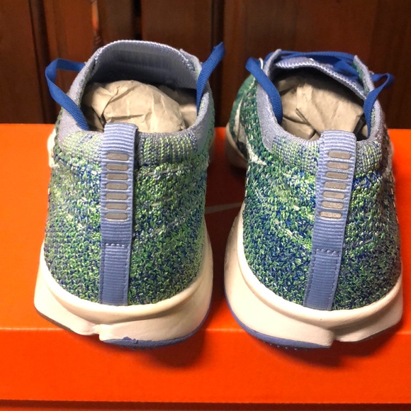 Nike flyknit zoom sneaker - Picture 3 of 8